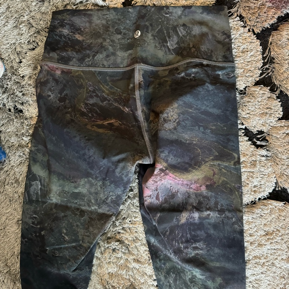 Like New!  EUC Lululemon Wunder Under Radiant Multi Leggings, Size 6 - Picture 5 of 7